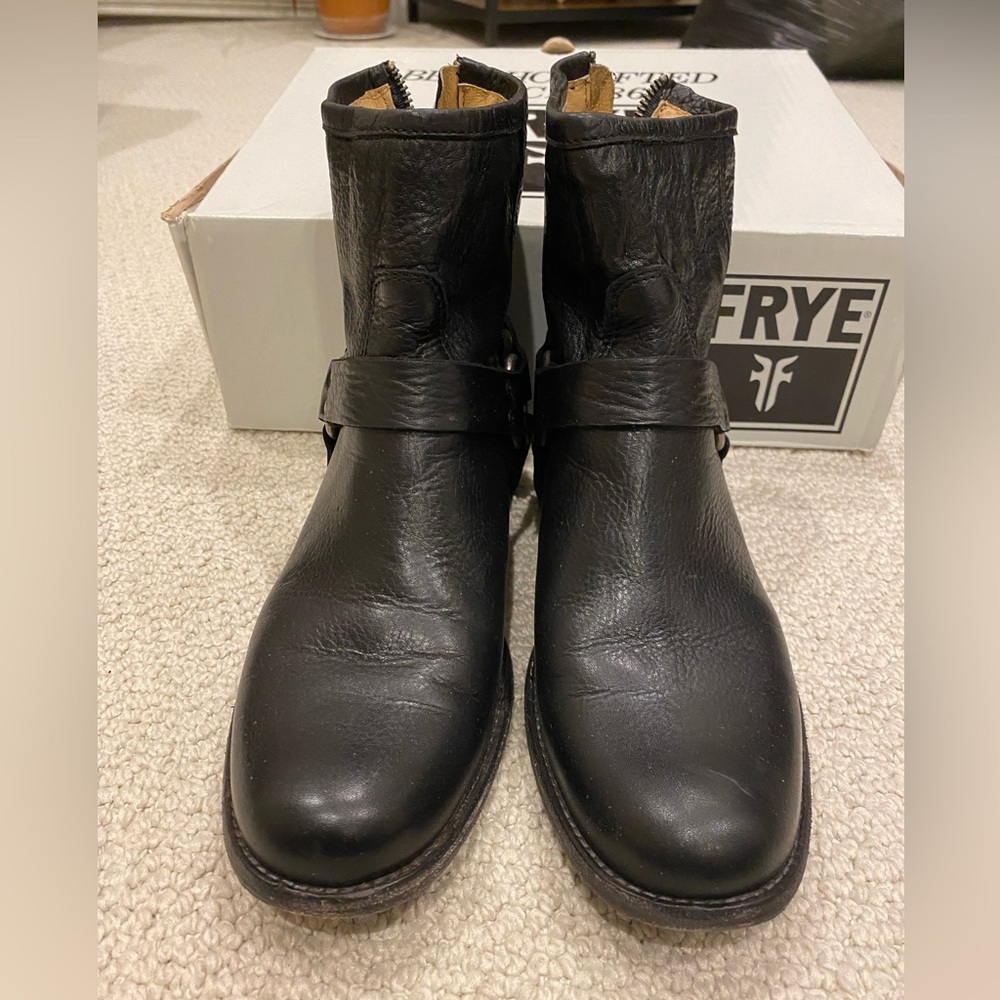 Super Chic FRYE boots, size 9.5, Black